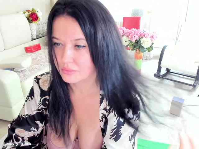 LoveCatsuit webcam