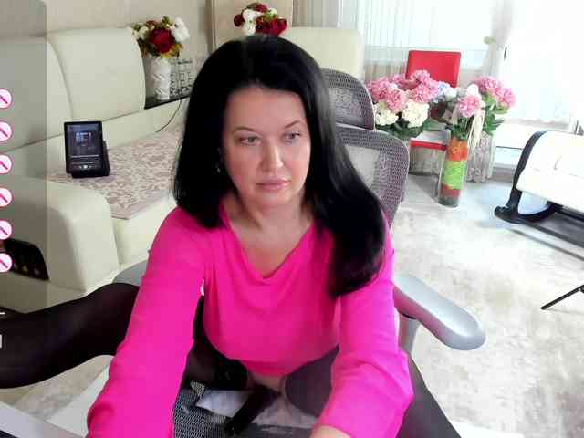 LoveCatsuit webcam