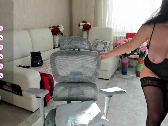 LoveCatsuit webcam