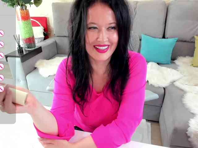 LoveCatsuit webcam
