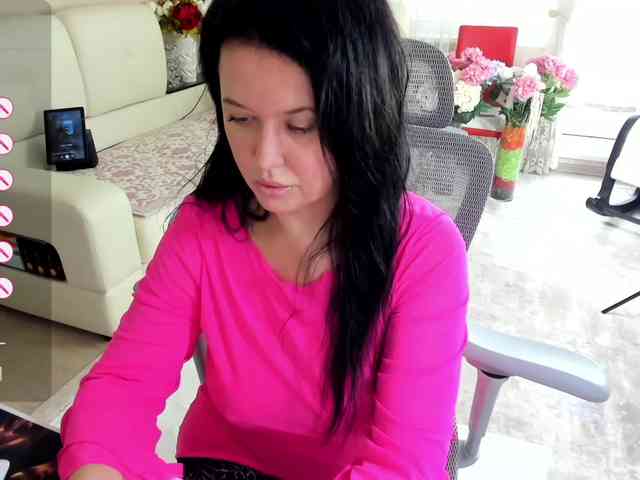LoveCatsuit webcam