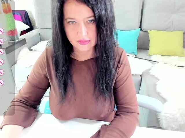 LoveCatsuit webcam