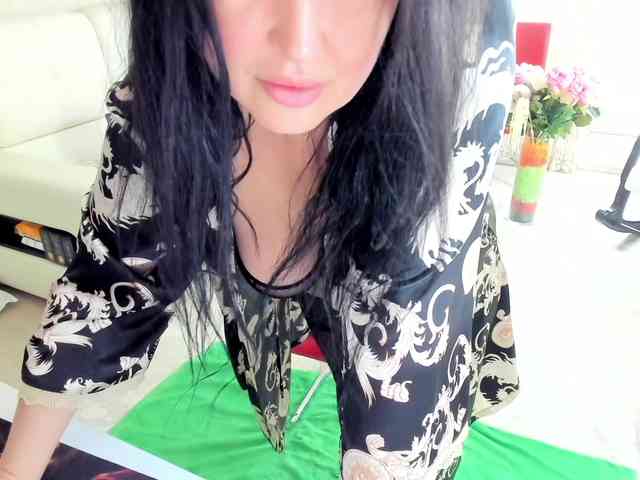 LoveCatsuit webcam