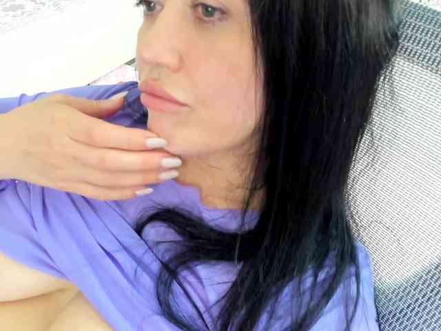 LoveCatsuit webcam