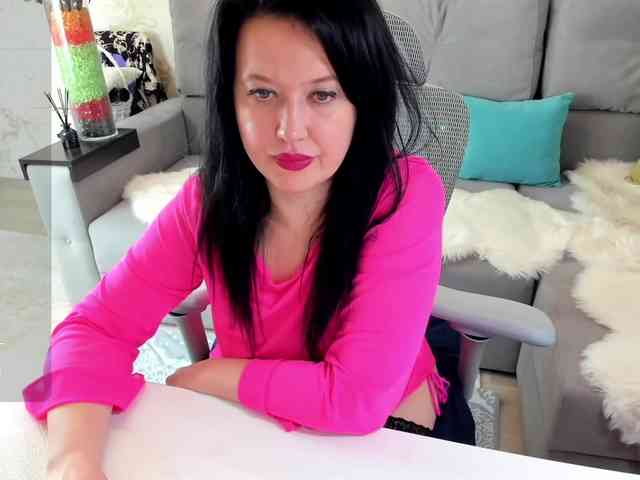 LoveCatsuit webcam
