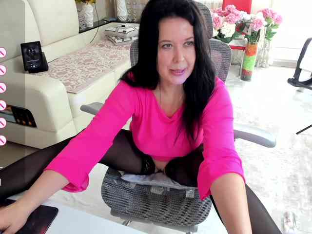 LoveCatsuit webcam