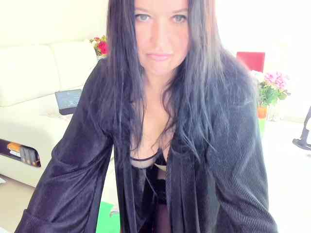 LoveCatsuit webcam