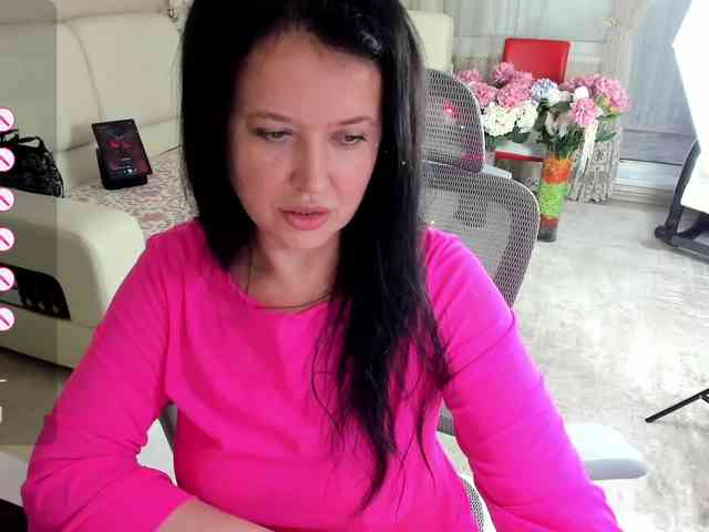 LoveCatsuit Live Webcam on BongaCams
