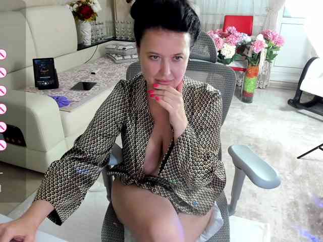 LoveCatsuit webcam