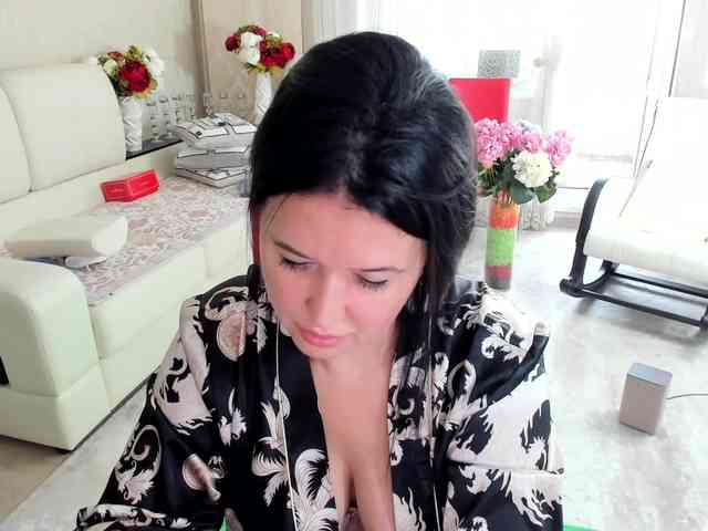 LoveCatsuit webcam