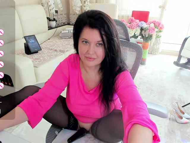 LoveCatsuit webcam