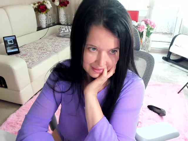 LoveCatsuit webcam