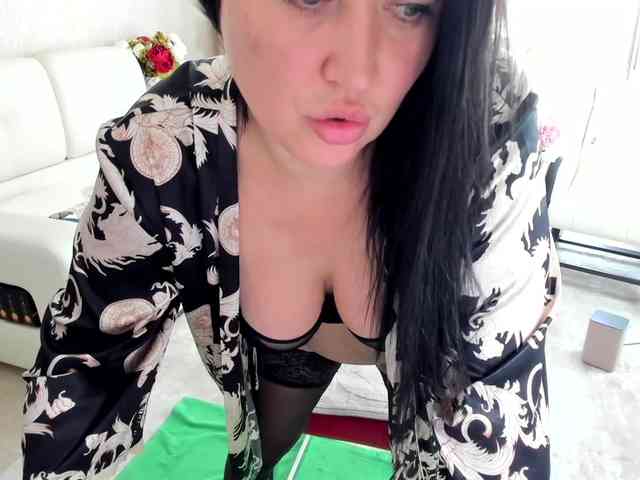 LoveCatsuit webcam