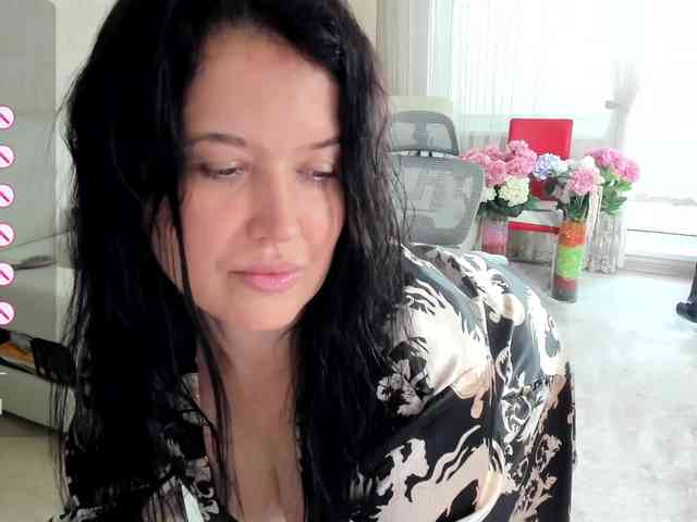 LoveCatsuit webcam