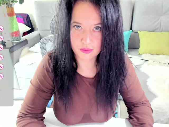 LoveCatsuit webcam