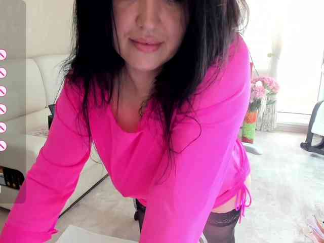 LoveCatsuit webcam