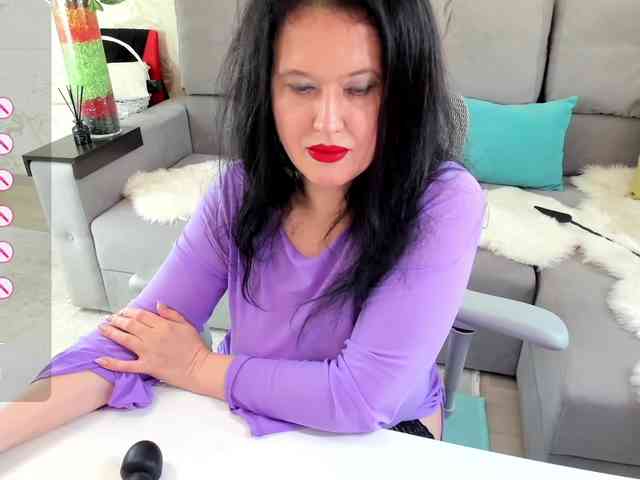 LoveCatsuit webcam