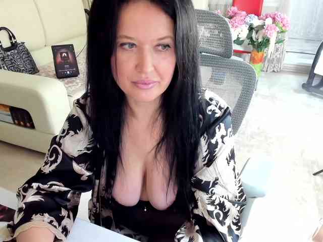 LoveCatsuit webcam