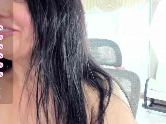 LoveCatsuit webcam
