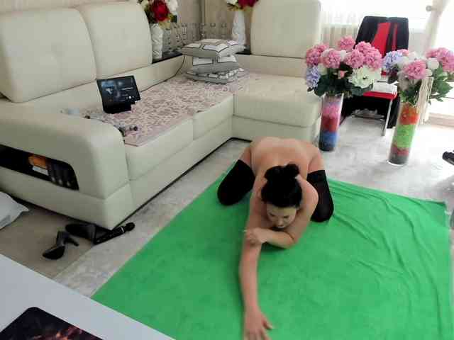 LoveCatsuit webcam