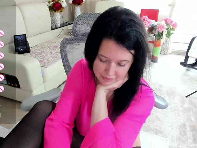 LoveCatsuit webcam