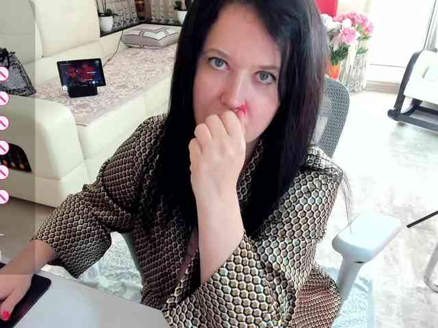 LoveCatsuit webcam