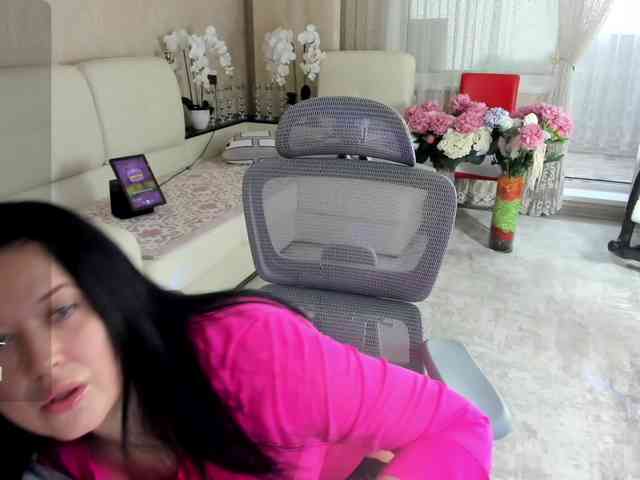 LoveCatsuit webcam