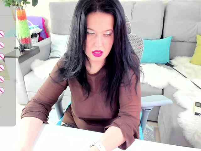 LoveCatsuit webcam