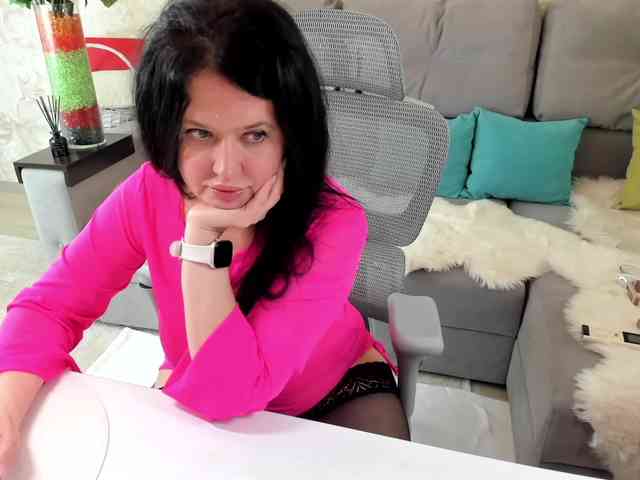 LoveCatsuit webcam