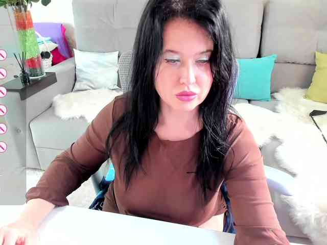 LoveCatsuit webcam