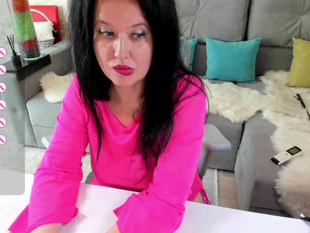LoveCatsuit webcam