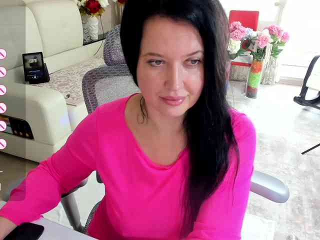 LoveCatsuit webcam