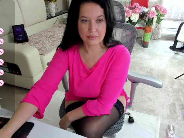 LoveCatsuit webcam