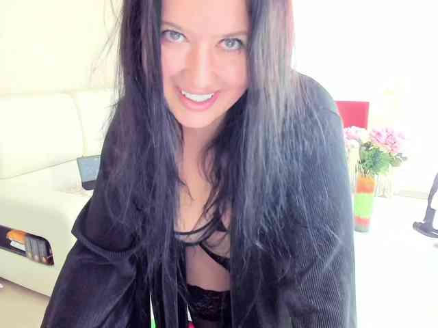 LoveCatsuit webcam