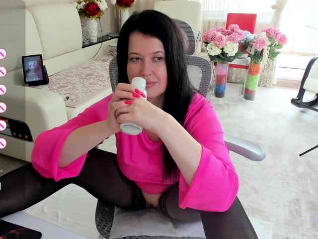 LoveCatsuit webcam