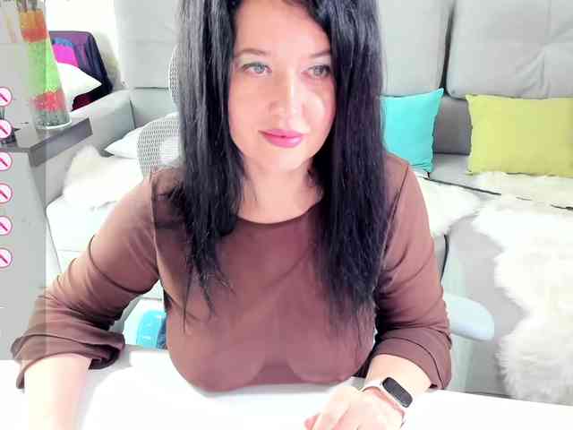 LoveCatsuit webcam
