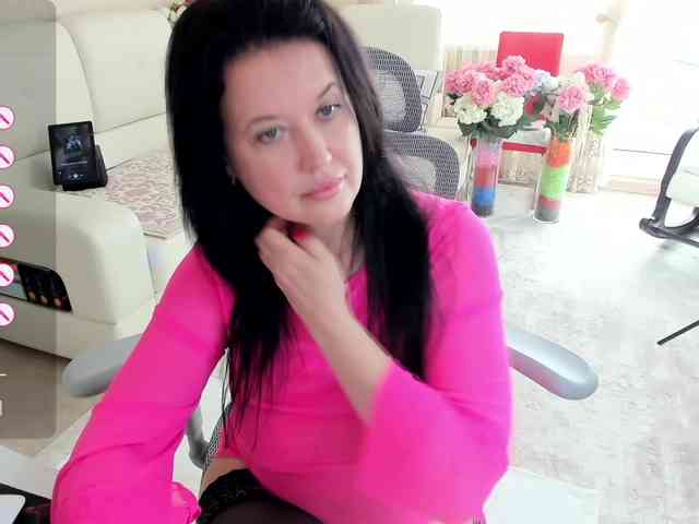 LoveCatsuit webcam