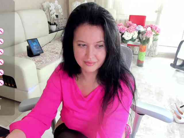 LoveCatsuit webcam