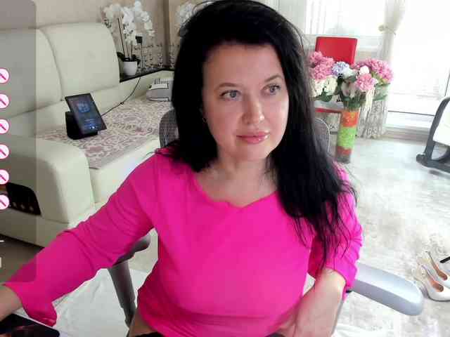 LoveCatsuit webcam