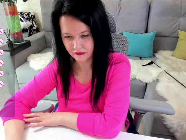LoveCatsuit webcam