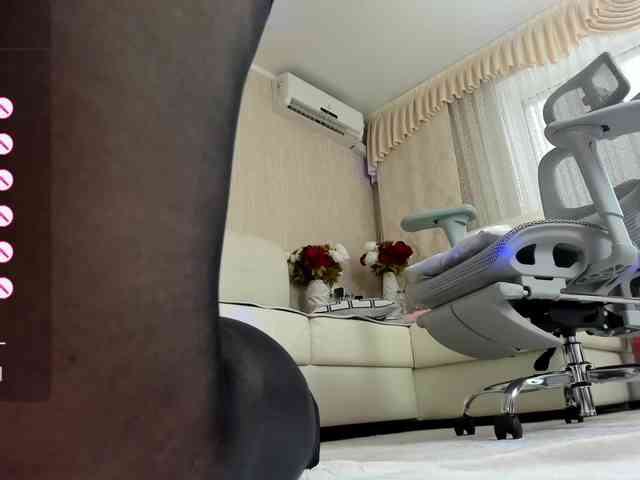 LoveCatsuit webcam