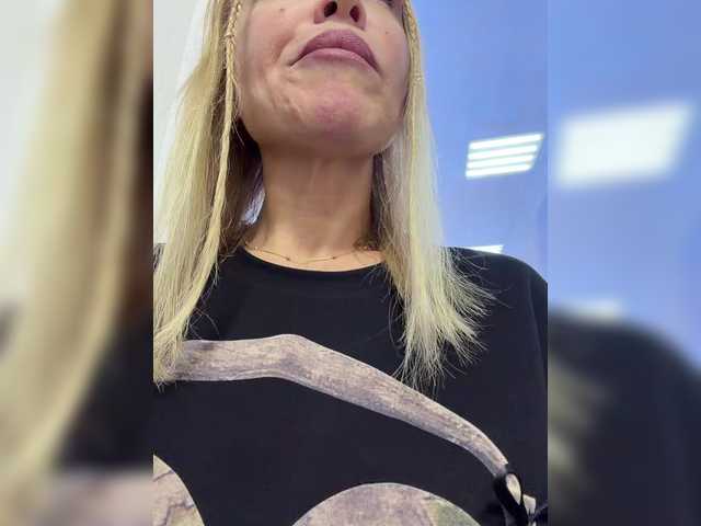 Lisa1225 live cam on BongaCams