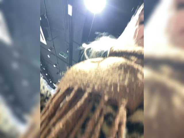 Lisa1225's BongaCams show and profile