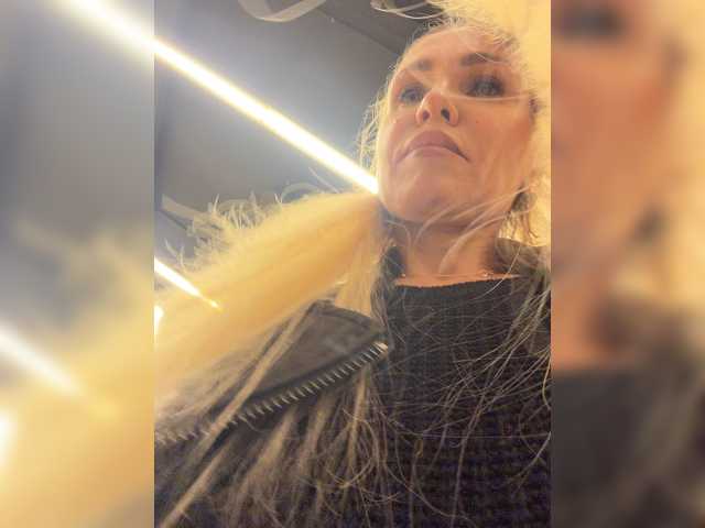 Lisa1225 live cam on BongaCams