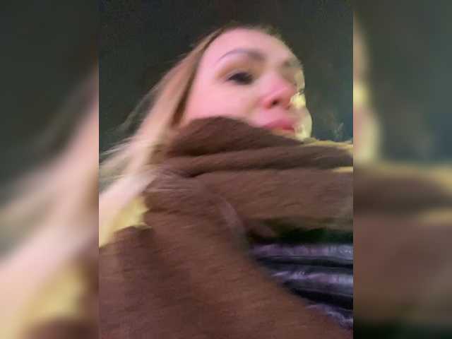 Lisa1225's BongaCams show and profile