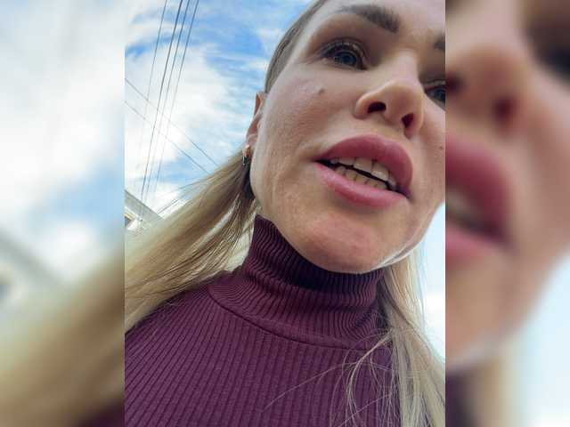 Lisa1225 live cam on BongaCams