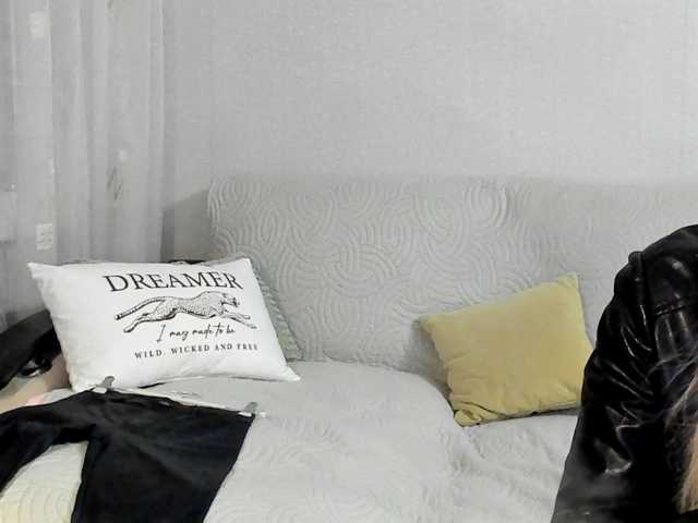 Lisa1225 live cam on BongaCams