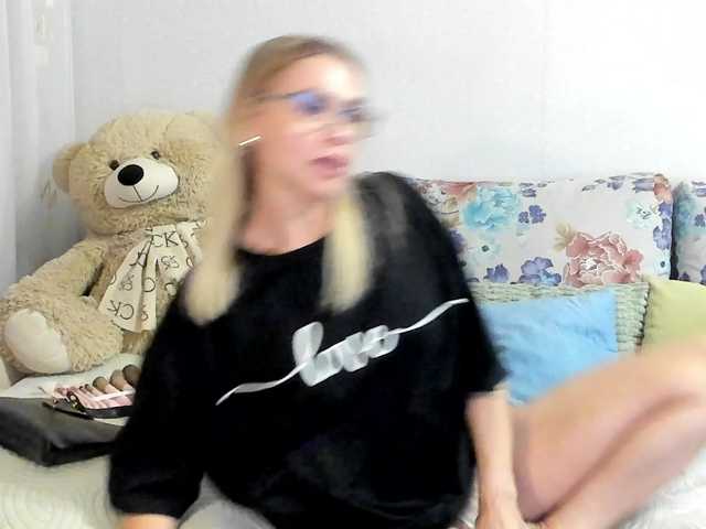 Lisa1225 live cam on BongaCams