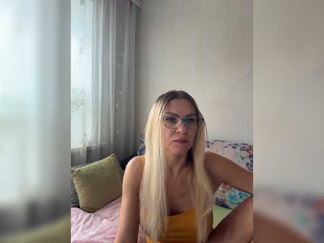 Lisa1225, live now on BongaCams