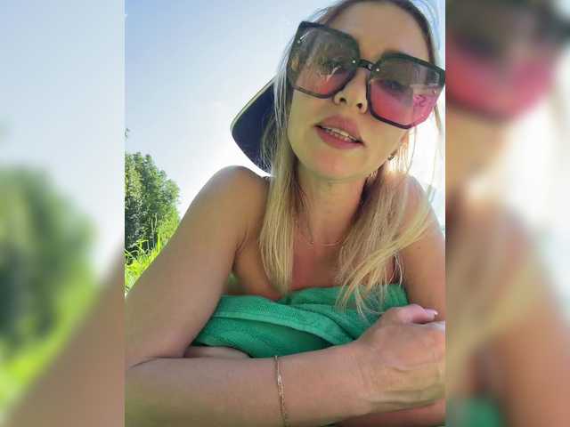 Lisa1225 live cam on BongaCams